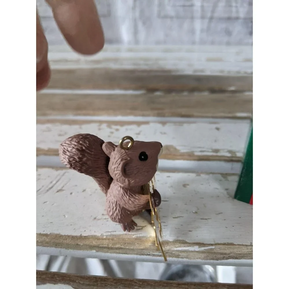 Hallmark fabulous‎ decade 1990 first squirrel ornam